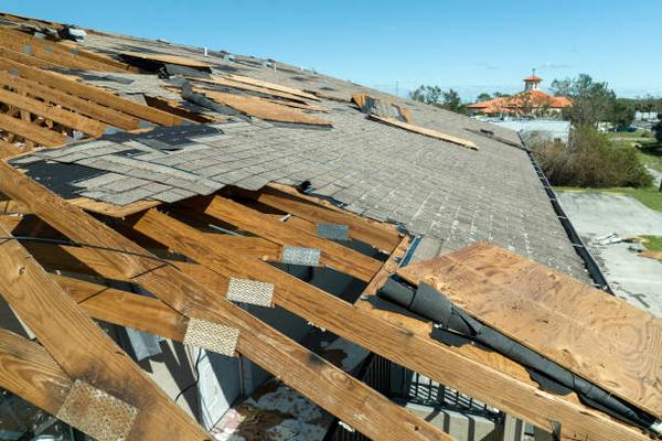 Ensuring Proper Roof Replacement in Hurricane-Prone Areas