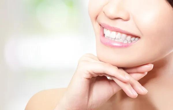 Cosmetic Dentistry: Modern Solutions for a Flawless Look