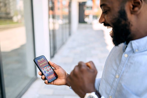 How to Play at an Online Casino Like a Pro